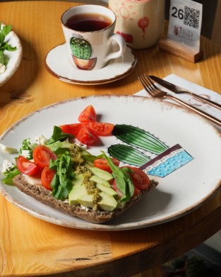 PESTO SOSLU EKMEK ÜSTÜ